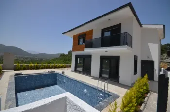 Özel Bahçeli ve Havuzlu Müstakil Üzümlü Villa